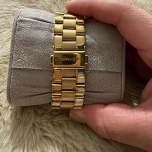 MK women watch. Original, like new